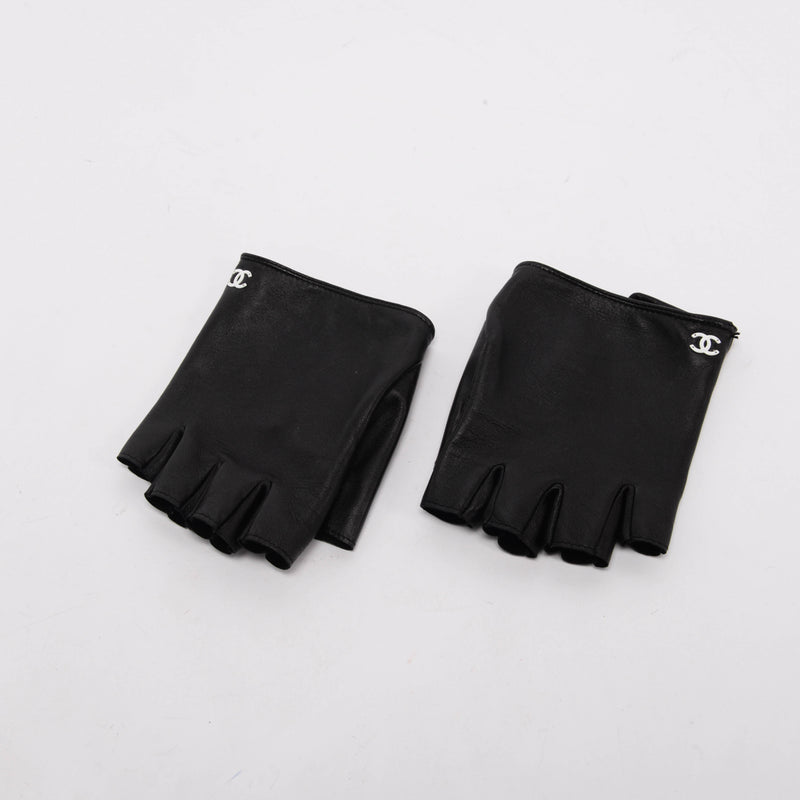 Chanel Black Lambskin Fingerless CHANEL Gloves - Blue Spinach