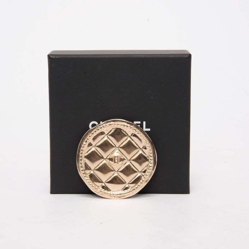 Chanel Light Gold Quilted Round CC Brooch - Blue Spinach