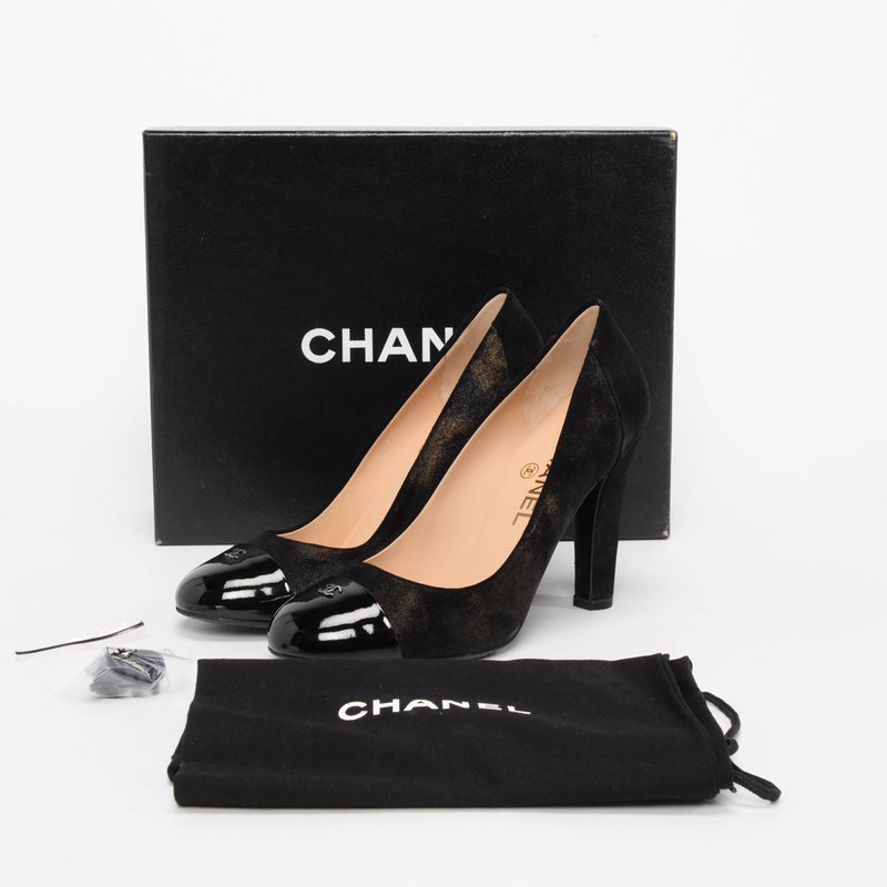 Chanel Black Metallic Suede Cap Toe CC Pumps 37 - Blue Spinach