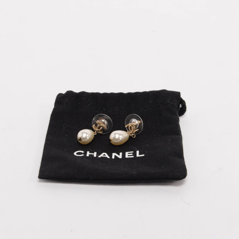 Chanel Light Gold CC Pearl Drop Earrings - Blue Spinach