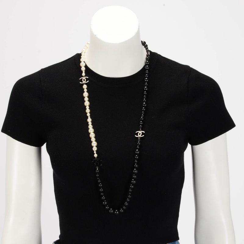 Chanel Black & White Pearl CC Long Necklace - Blue Spinach